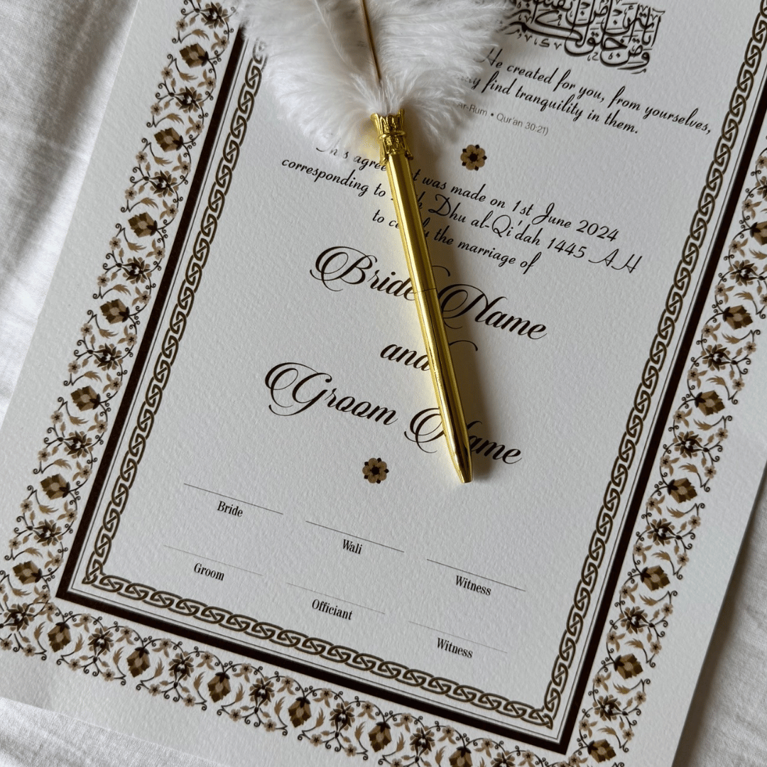 Prachtig Nikkah certificaat met bruine bloemen en sierlijke kalligrafie.
