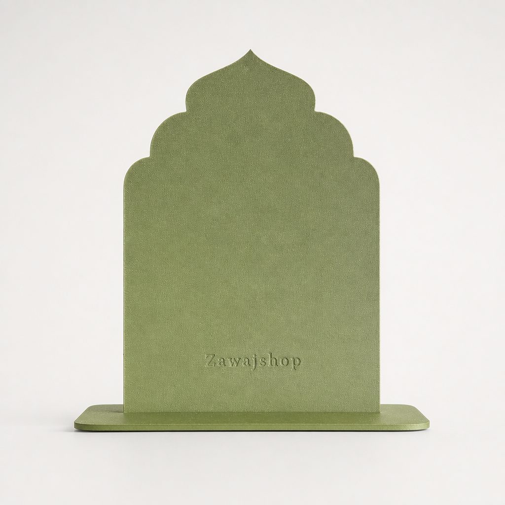 Achterkant van het Mubarak bord in groen met Zawajshop-stempel - vrijstaand PLA bord
