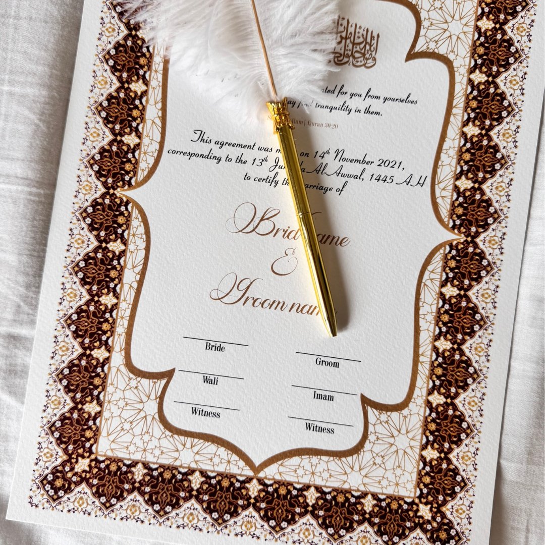 Sfeerfoto Nour's Bond Nikkah certificaat met veren pen